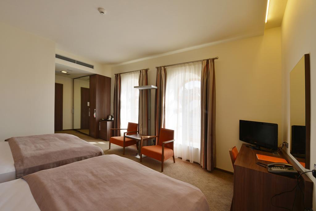 Hotel Budweis Ngoại thất bức ảnh