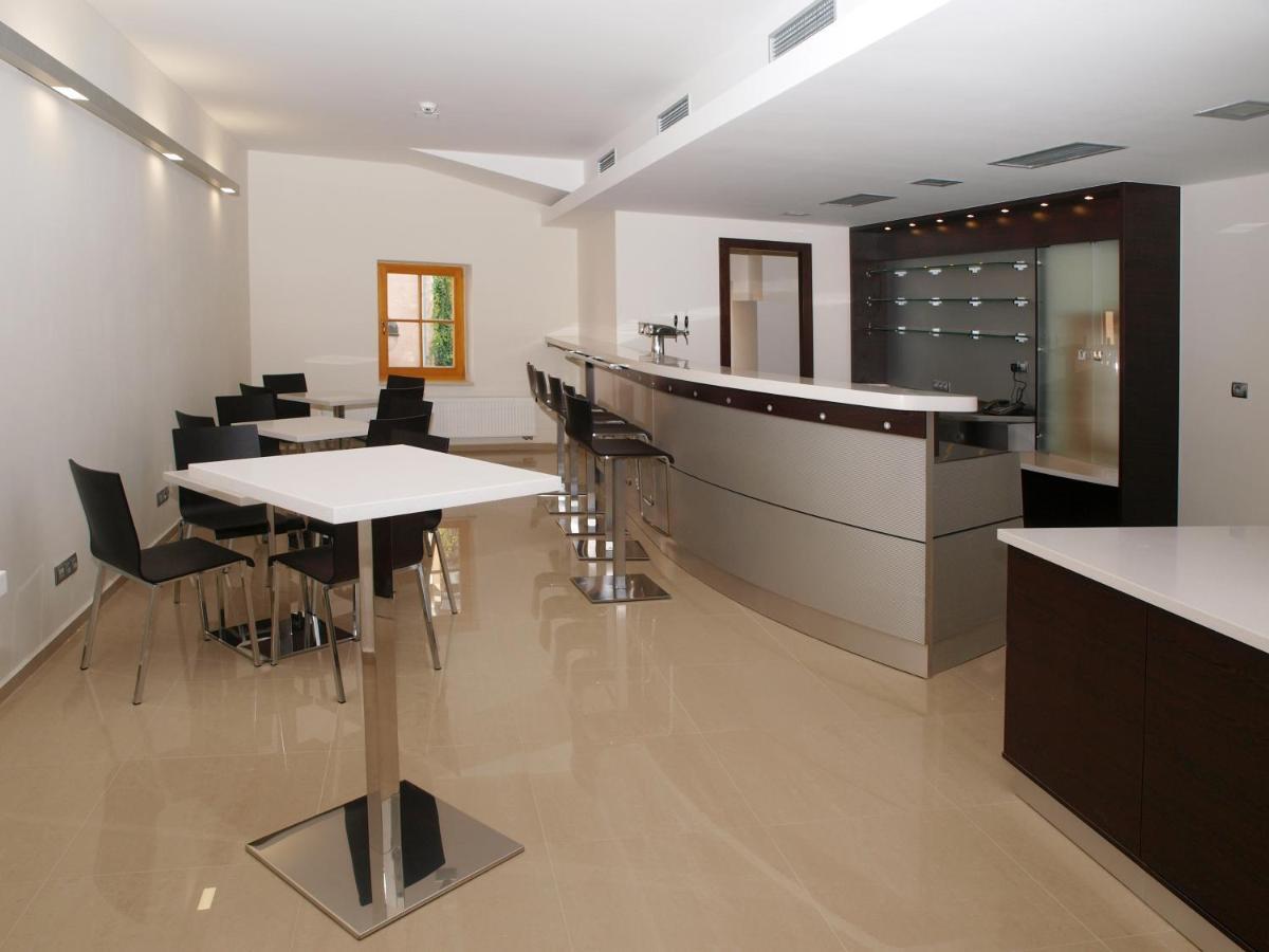 Hotel Budweis Ngoại thất bức ảnh